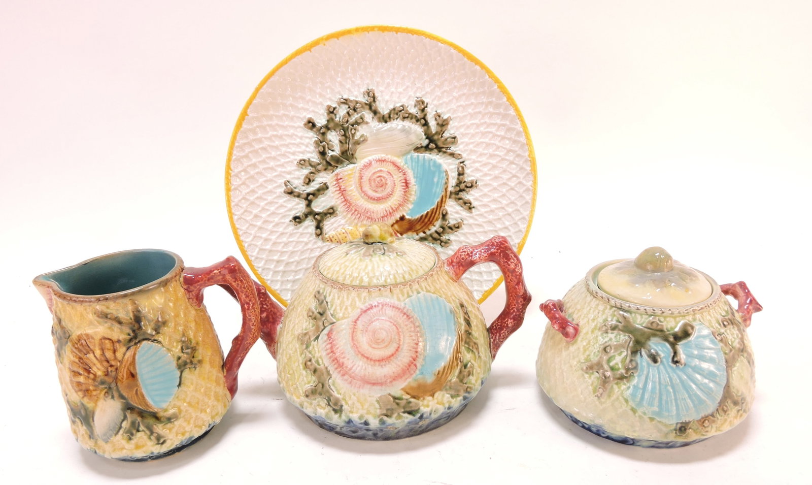 Fielding majolica fishnet and shells (1 of 1)