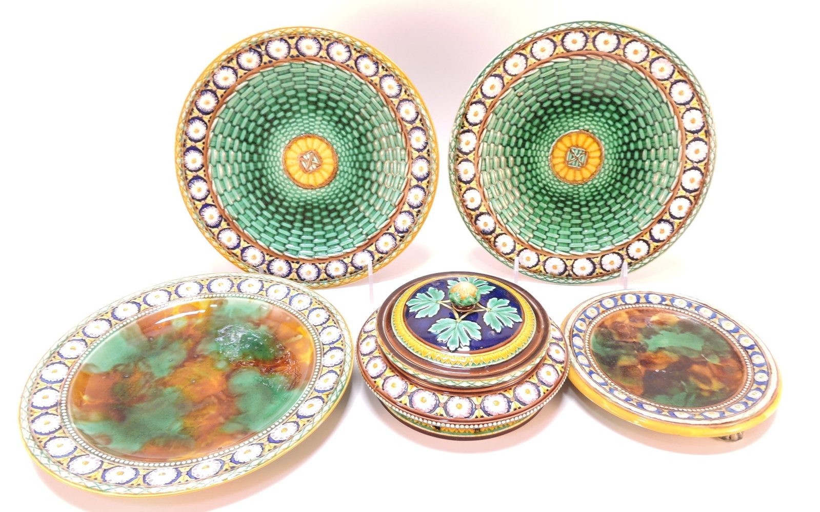 Wedgwood majolica 'Stanley' pattern (1 of 1)