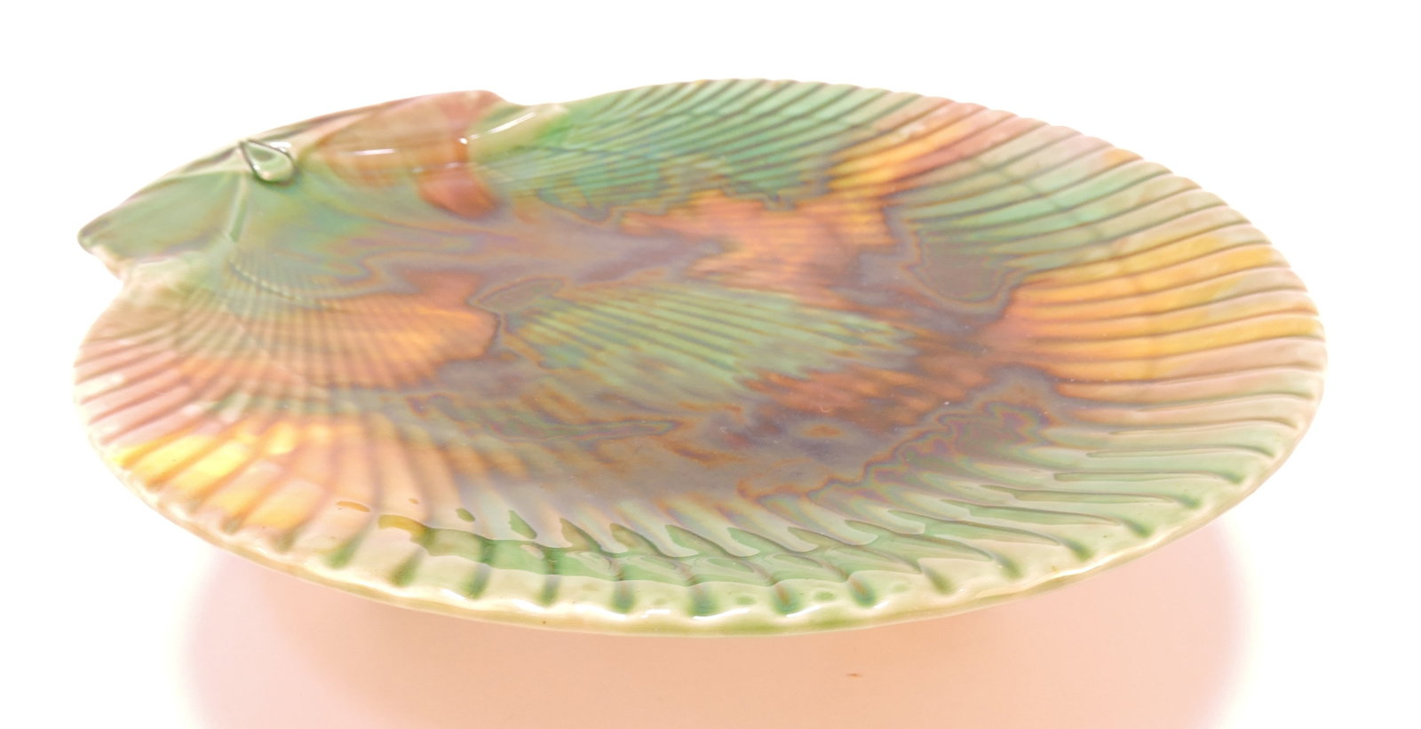 Wedgwood majolica mottled shell (1 of 2)