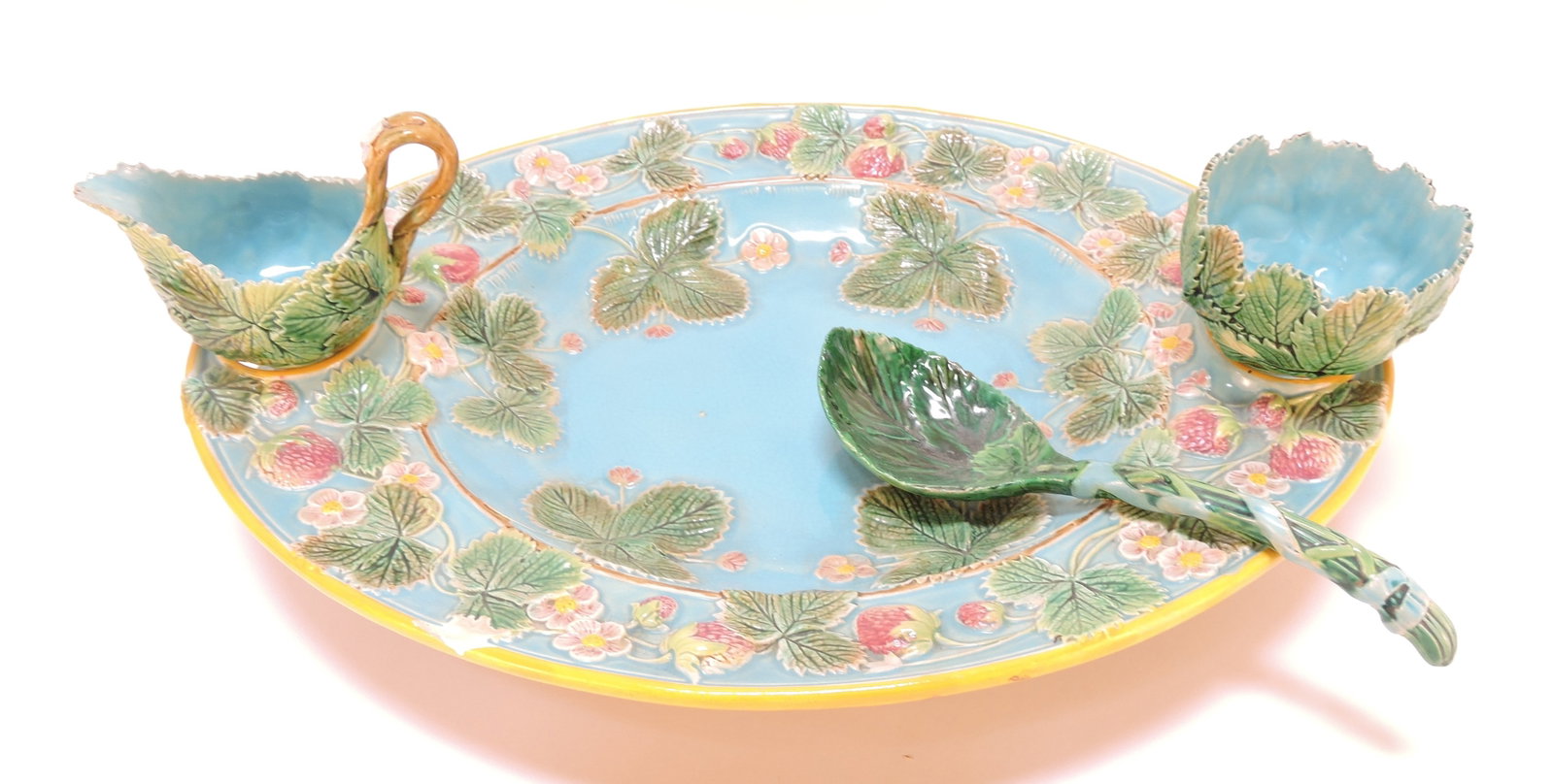 George Jones majolica strawberry (1 of 1)