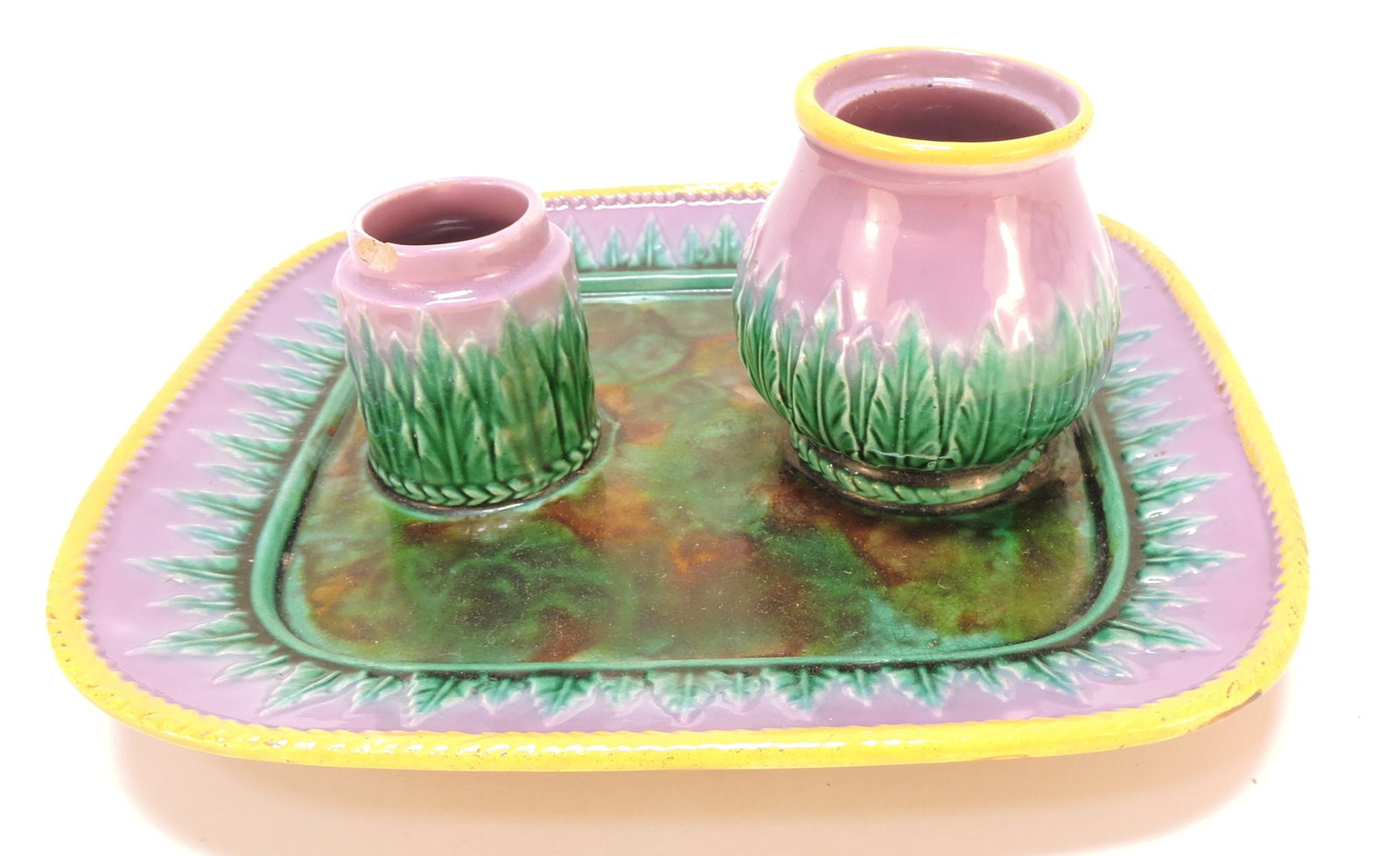 George Jones majolica acanthus leaf: server with fixed jars, no lids, rim nick