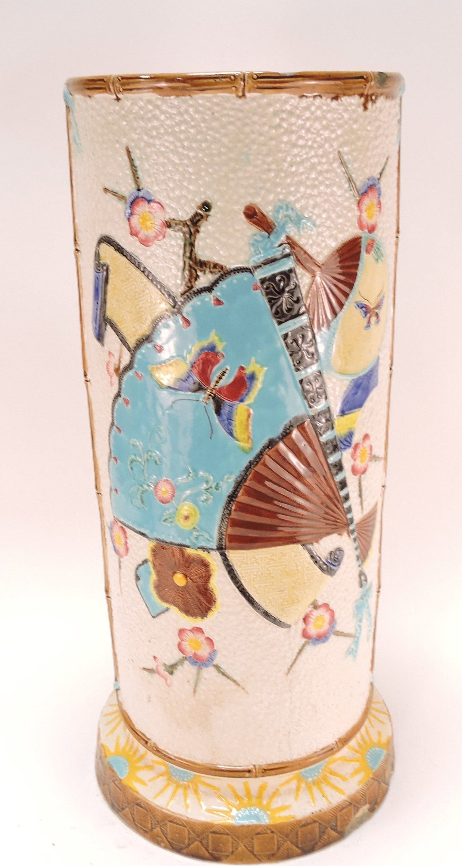 Fielding majolica fan and scroll: umbrella stand, rim chips to top and bottom rims, 22 1/2"; Karmason Collection