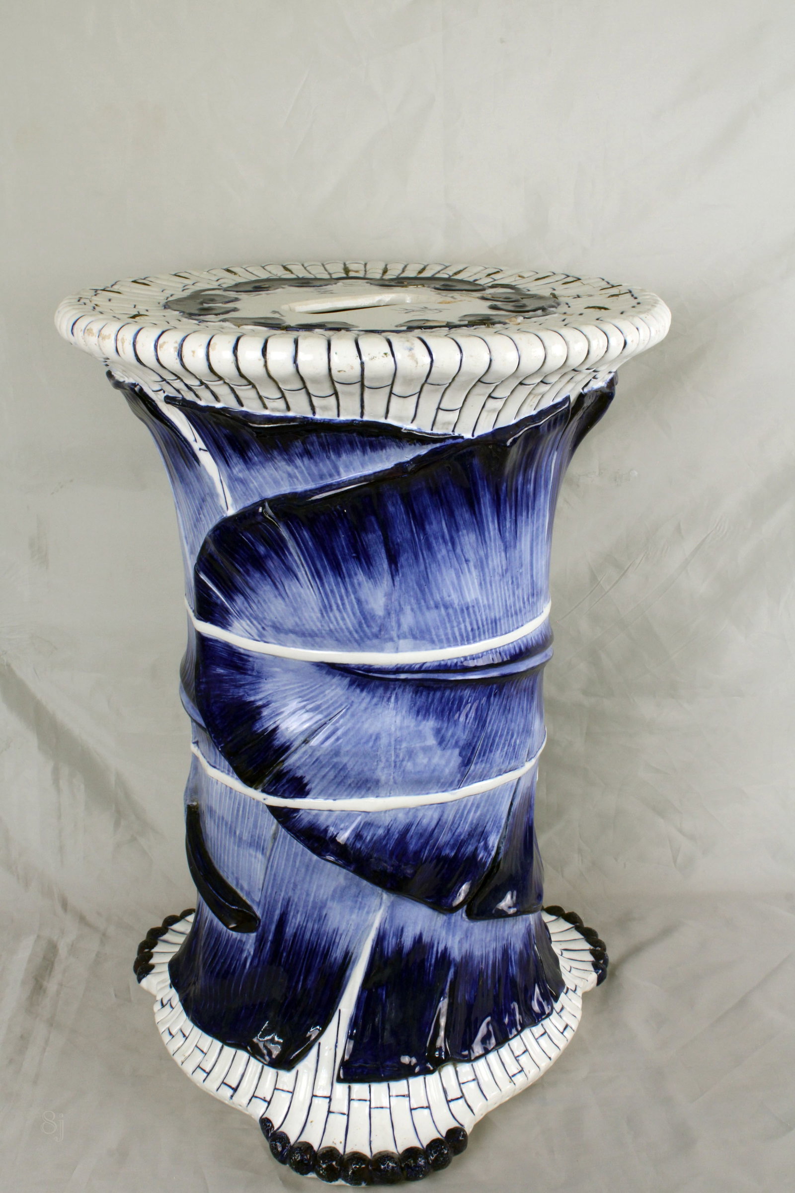 Minton majolica blue & white garden seat (1 of 2)
