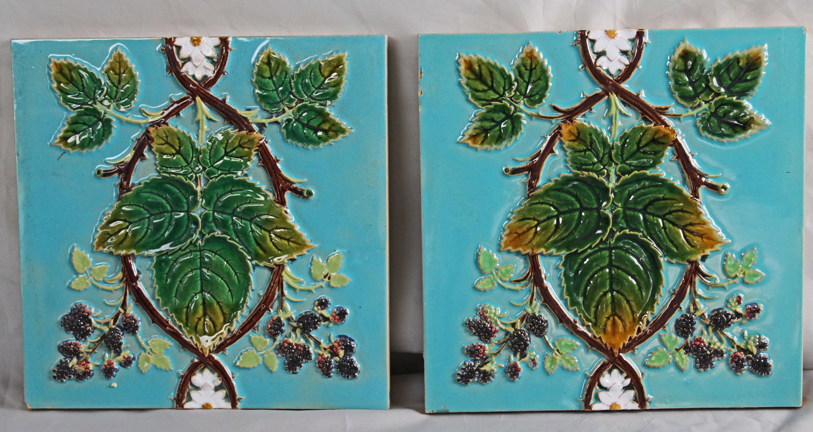Pair of majolica blackberry and leaf (1 of 2)