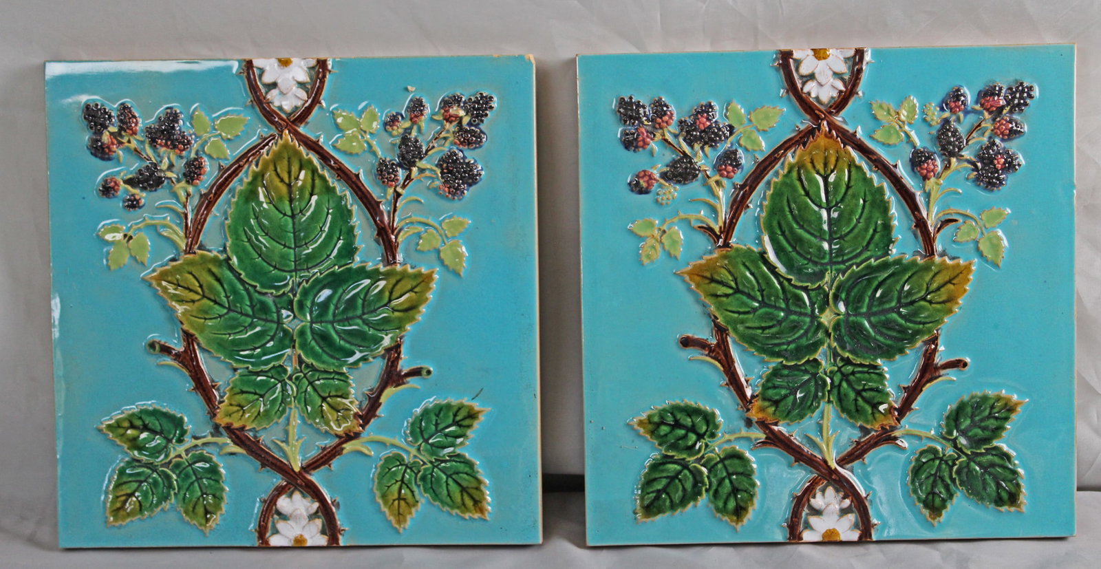 Pair of majolica blackberry and leaf (1 of 2)