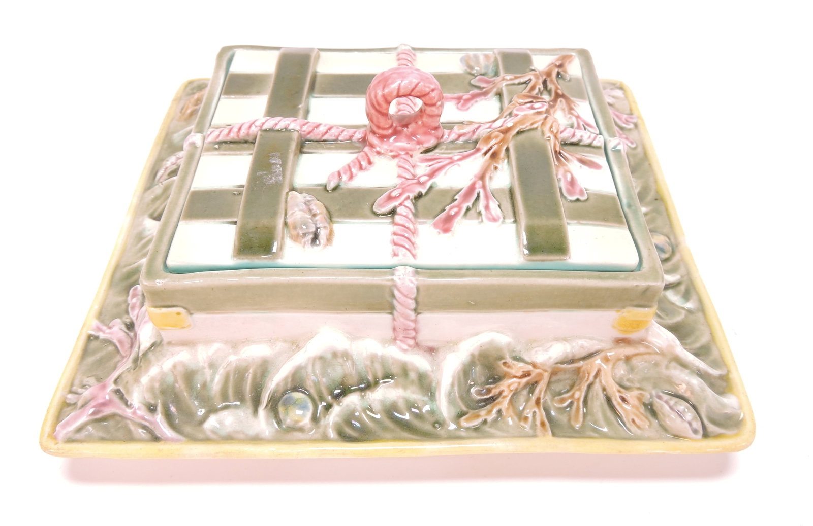 Wedgwood Argenta majolica crate: on waves sardine box, chip to bottom rim