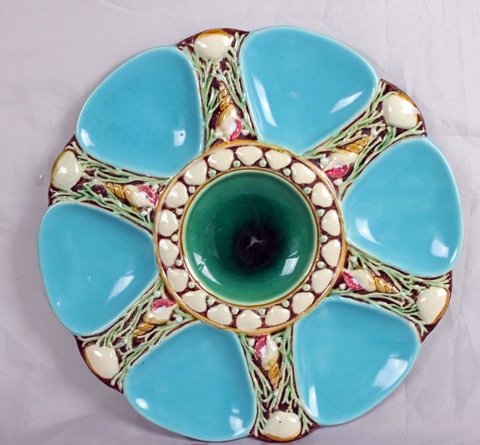 Minton majolica 6 well turquoise: oyster plate shape no.1323, 9“, date code for 1885, great color and condition. Ref: Majolica Mania vol.1 p 115