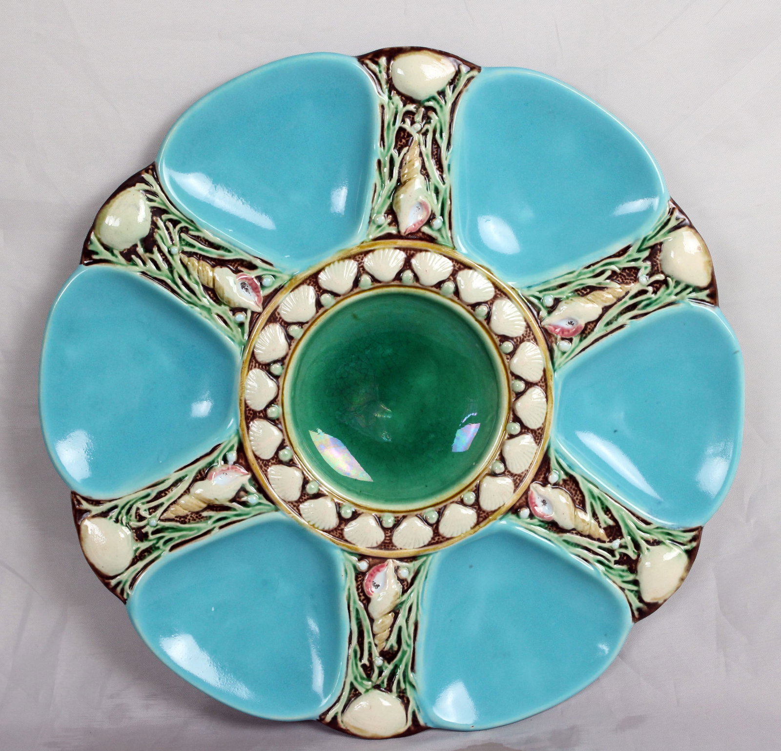 Minton majolica 6 well turquoise: oyster plate shape no.1323, 9“, date code for 1885, great color and condition. Ref: Majolica Mania vol.1 p 115