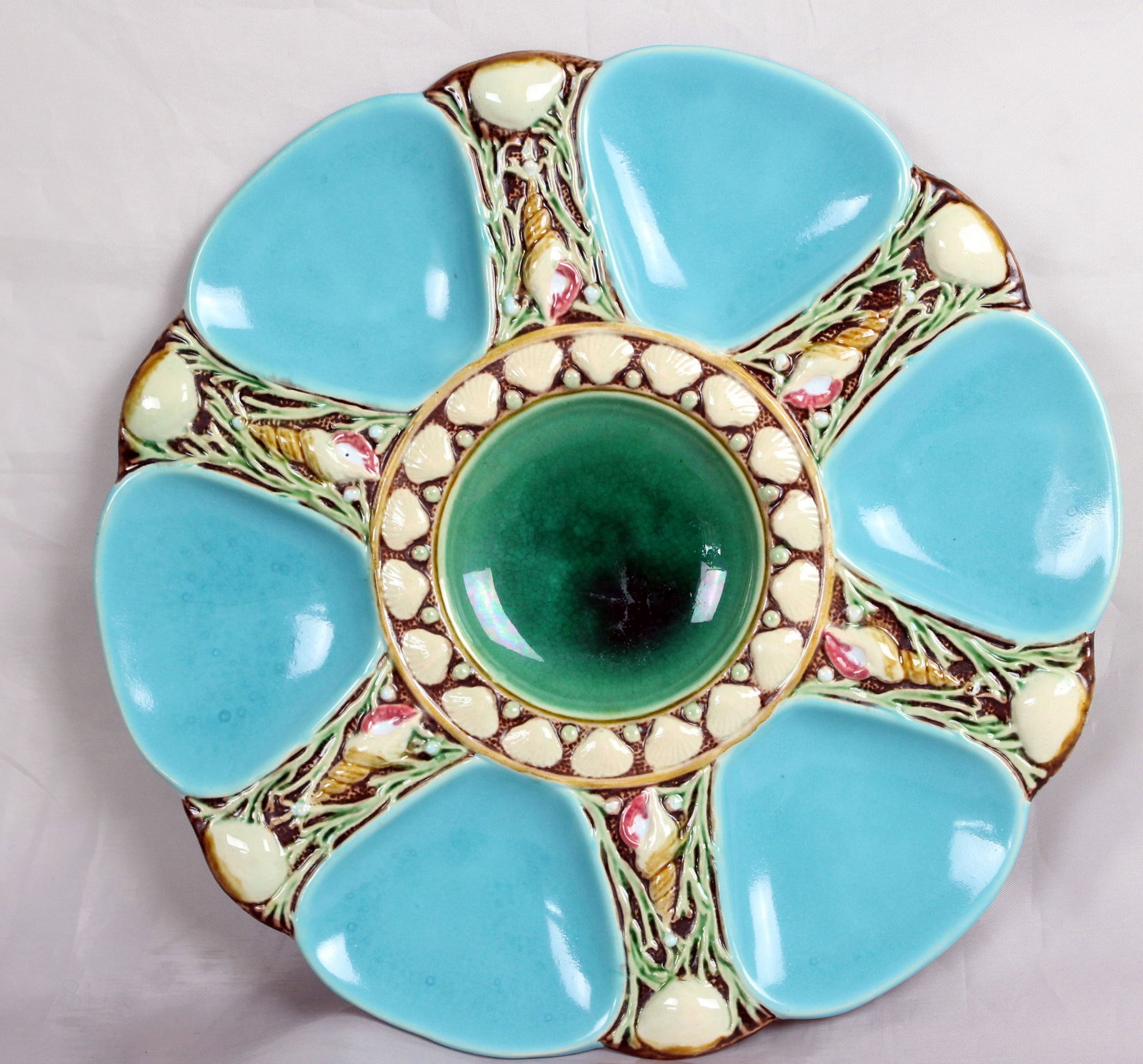 Minton majolica 6 well turquoise: oyster plate shape no.1323, 9“, date code for 1885, great color and condition. Ref: Majolica Mania vol.1 p 115