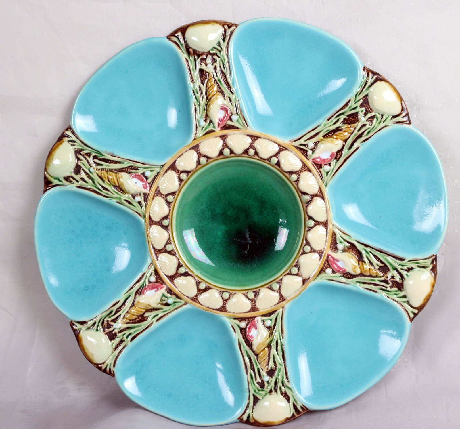 Minton majolica 6 well turquoise: oyster plate shape no.1323, 9“, date code for 1885, great color and condition. Ref: Majolica Mania vol.1 p 115