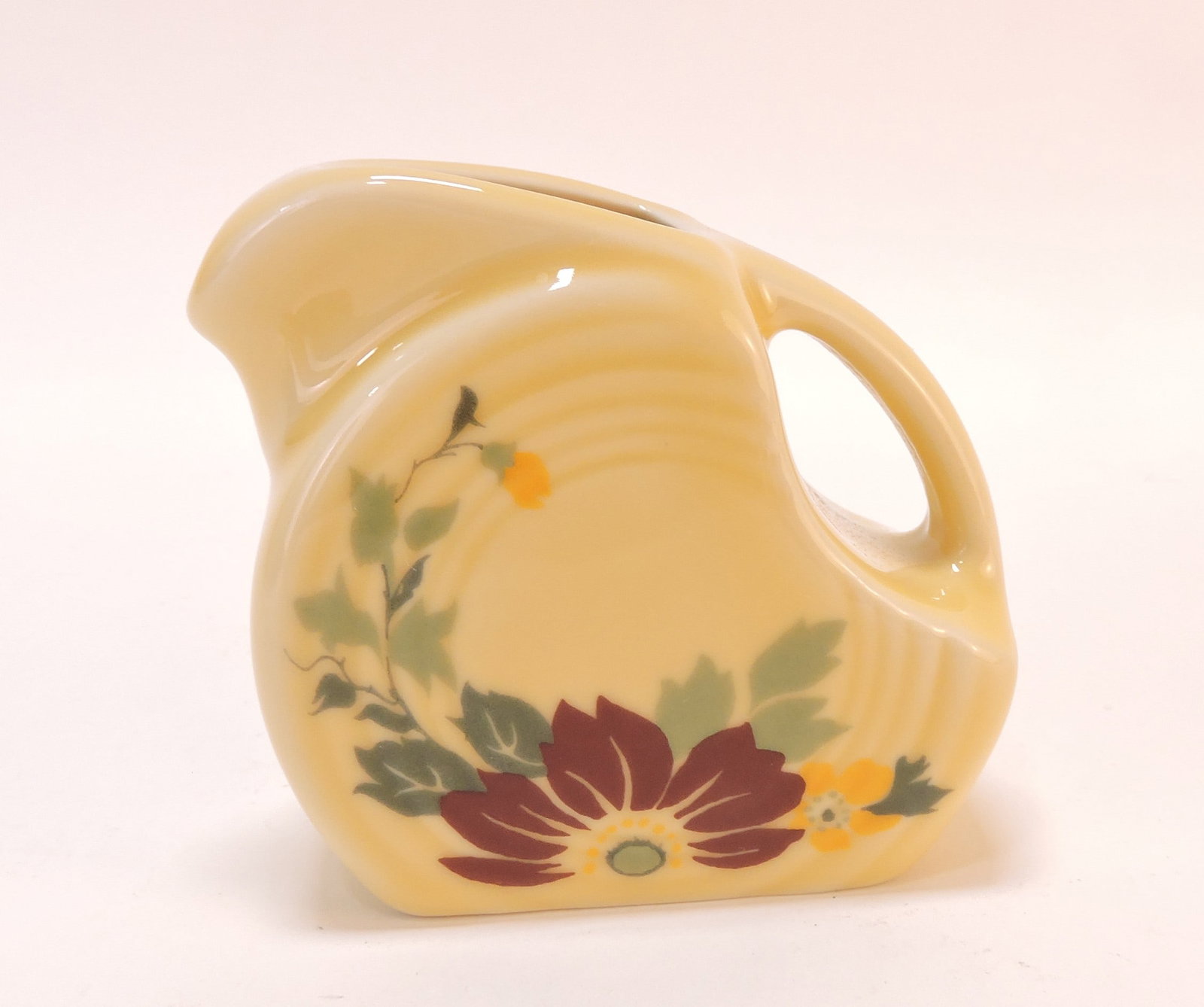 Fiesta Post 86 mini disc pitcher,: clematis