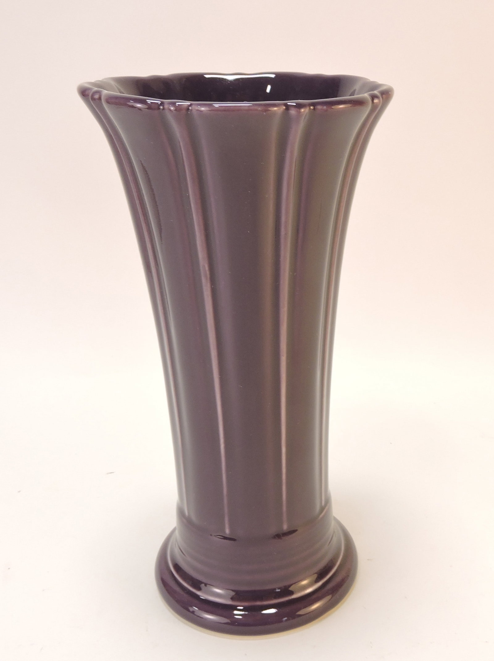 Fiesta Post 86 medium flower vase,: mulberry
