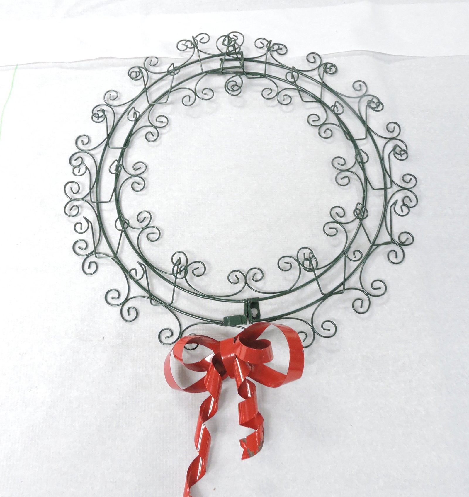 Wire wreath ornament display rack: .