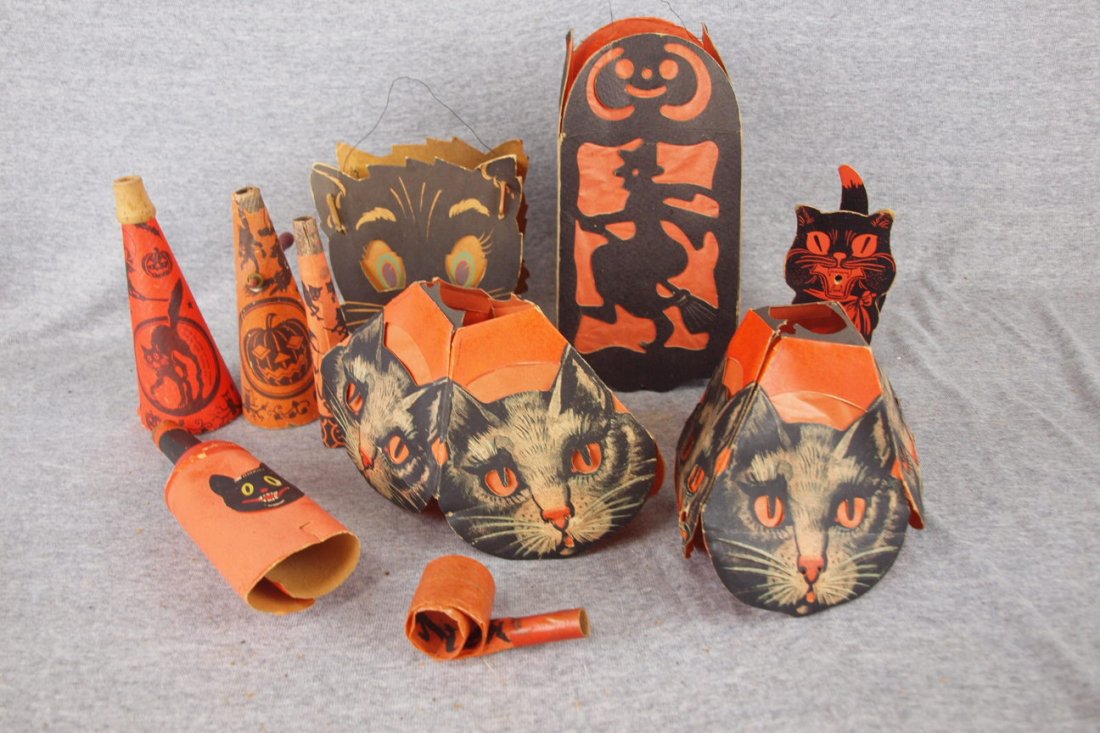 Halloween lot of 10 cardboard and paper lanterns and: Halloween lot of 10 cardboard and paper lanterns and noise makers