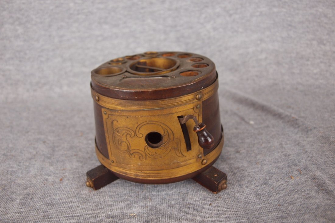 Wood and brass cigar cutter: Wood and brass cigar cutter