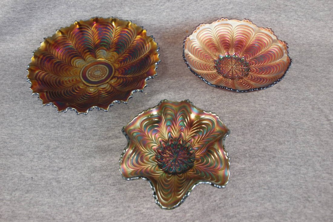 Carnival glass lot of 3 bowls - Northwood amethyst: Carnival glass lot of 3 bowls - Northwood amethyst Nippon (chip), Fenton amethyst and green Peacock Tail bowls