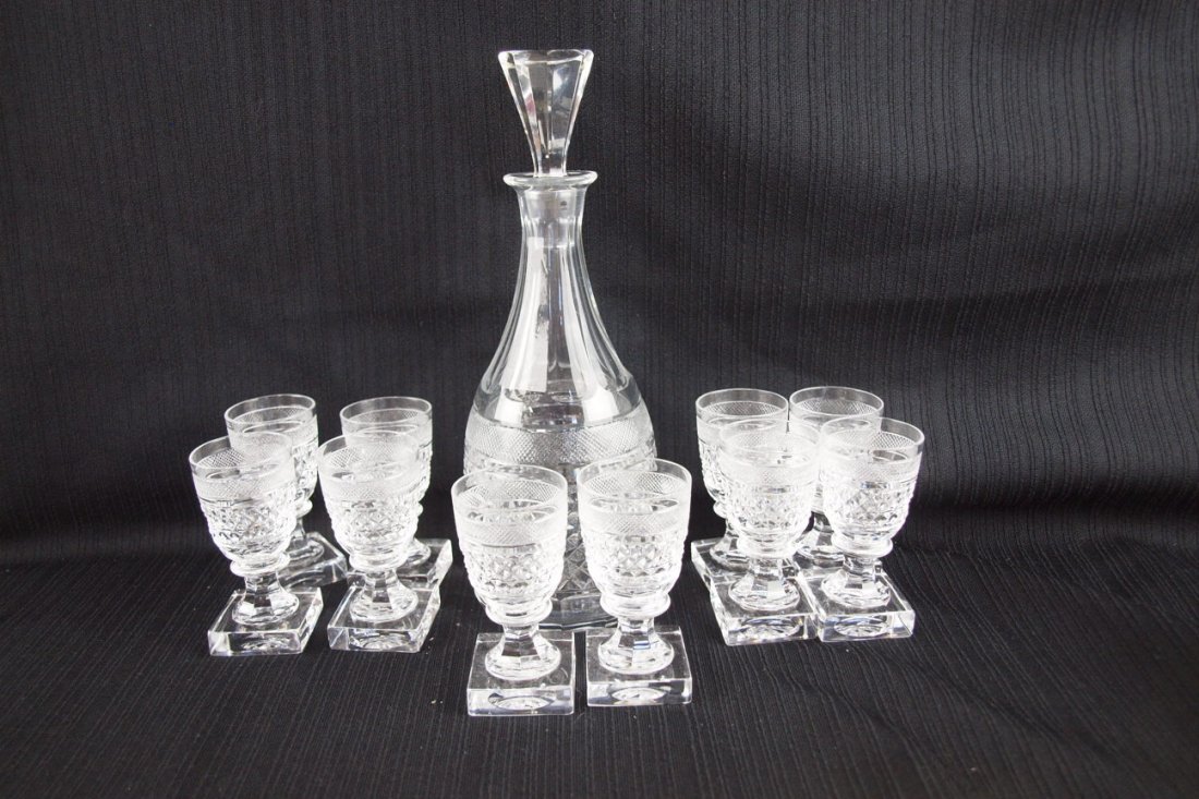 Cut crystal liquor set with decanter and 10 glasses: Cut crystal liquor set with decanter and 10 glasses