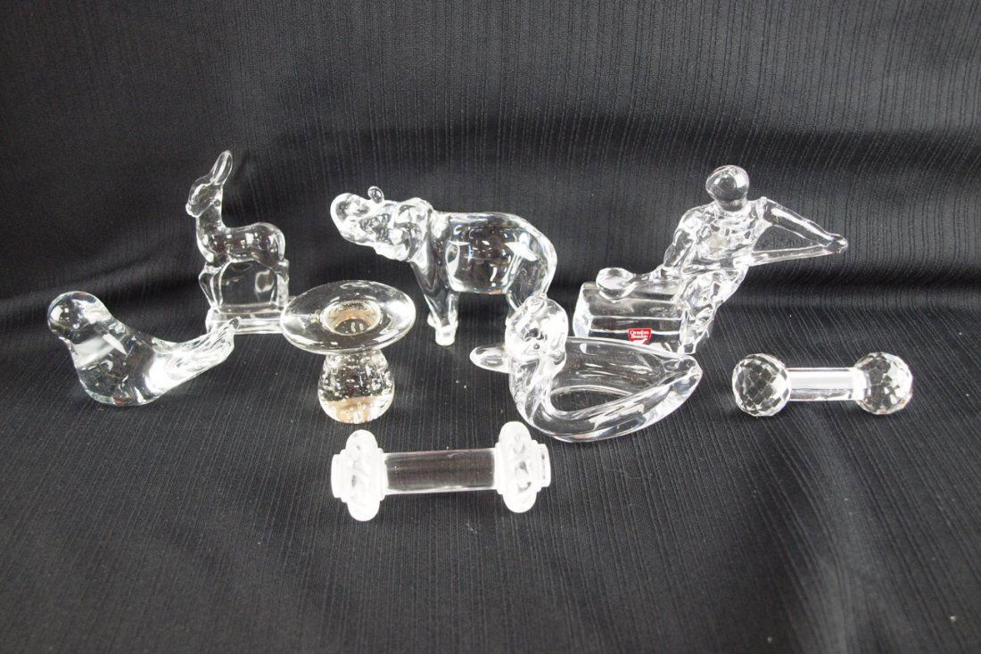 Crystal lot of 8 pieces - Fostoria deer, Baccaret: Crystal lot of 8 pieces - Fostoria deer, Baccaret elephant, Orrefors glass maker figure, bird, mushroom, duck, knife rest and Lalique knife rest