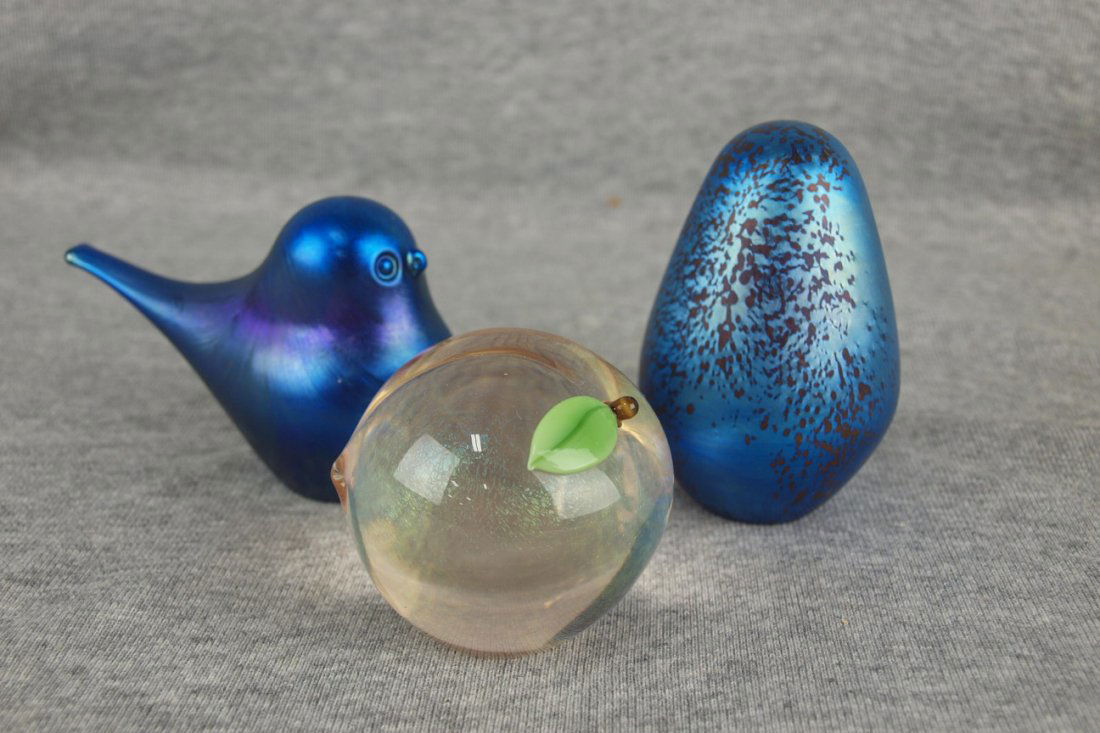 Lot of 3 Orient & Flume paperweights - bird, egg and: Lot of 3 Orient & Flume paperweights - bird, egg and peach