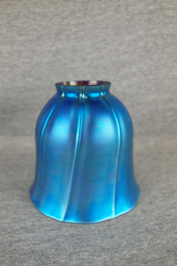 Steuben Aurene (attributed) art glass lamp shade: Steuben Aurene (attributed) art glass lamp shade