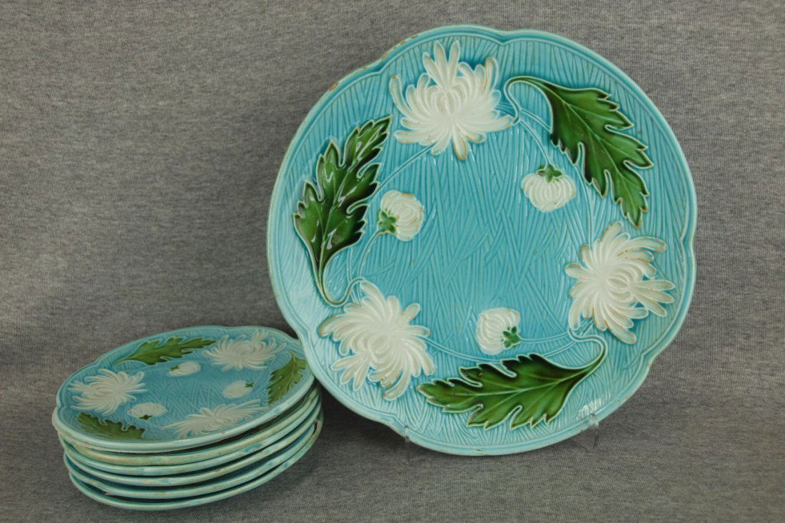 Majolica 7 piece dessert set with floral motif: Majolica 7 piece dessert set with floral motif