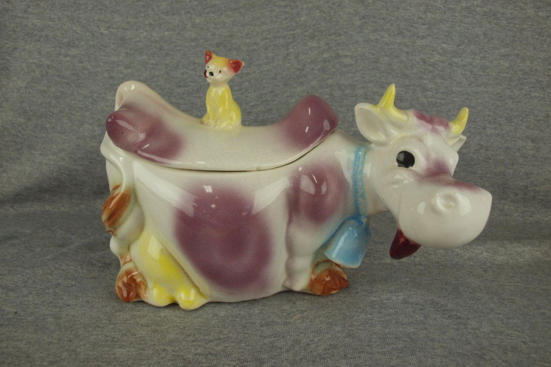 Brush McCoy rare purple cow cookie jar, minor nick to: Brush McCoy rare purple cow cookie jar, minor nick to cat's ear
