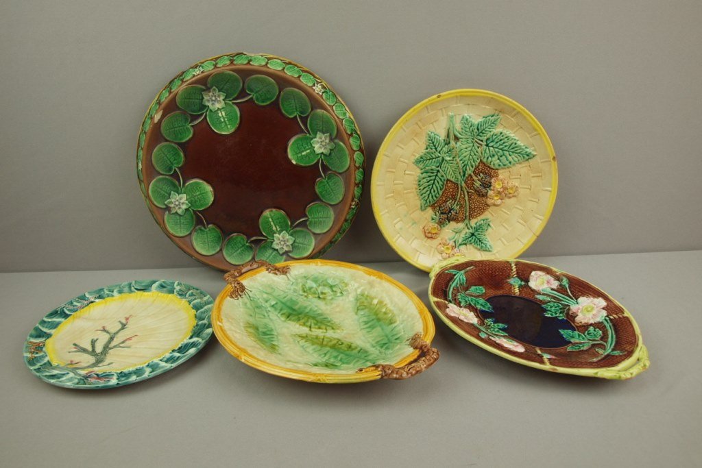 Majolica lot of 5 plates and platters, various: Majolica lot of 5 plates and platters, various condition