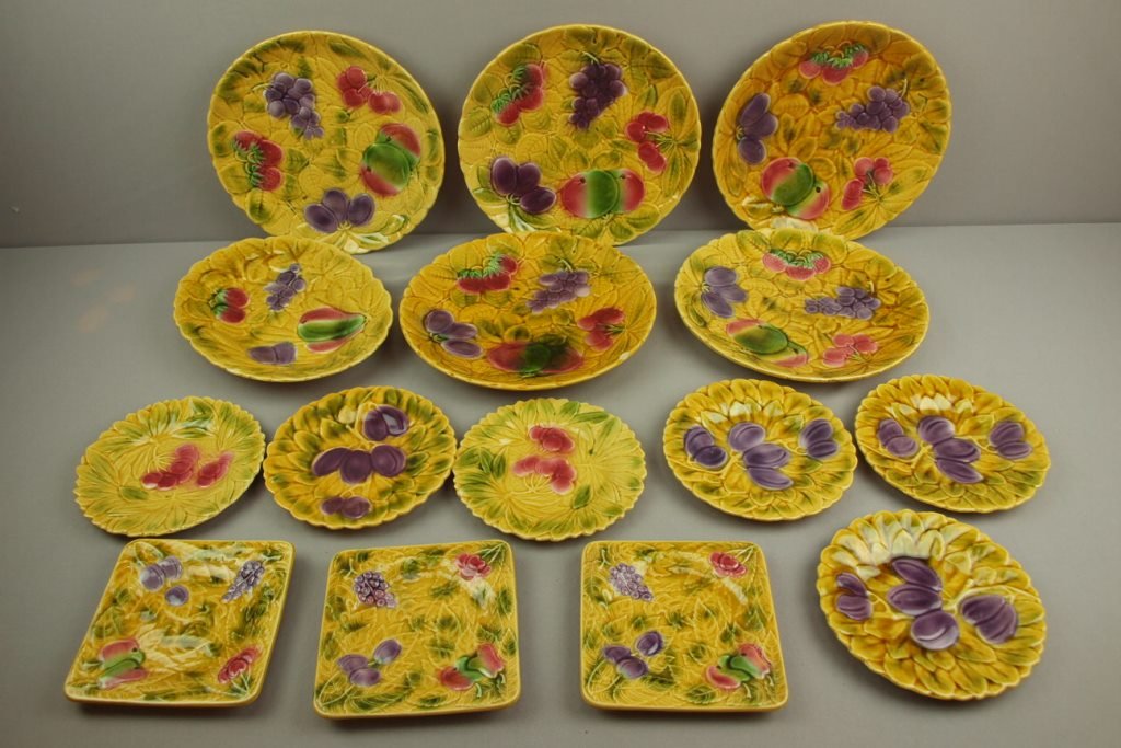 Sarreguemines majolica 15 piece dessert set with fruit: Sarreguemines majolica 15 piece dessert set with fruit and leaf motif, various condition