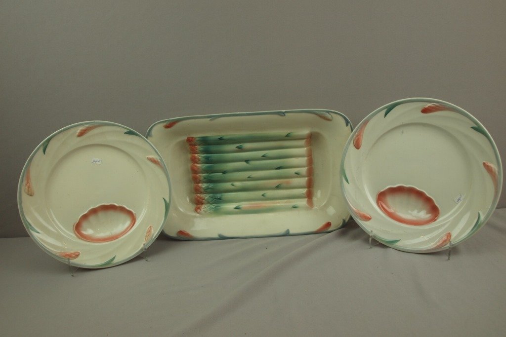 Sarreguemines 13 piece asparagus set with 16" server: Sarreguemines 13 piece asparagus set with 16" server and 12-10" plates, rim chip to server