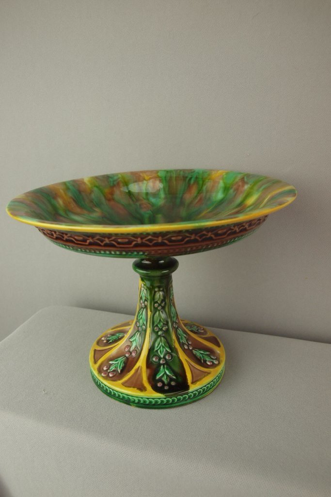 GEORGE JONES compote with berries and leaves on base, 8: GEORGE JONES compote with berries and leaves on base, 8 1/2"d