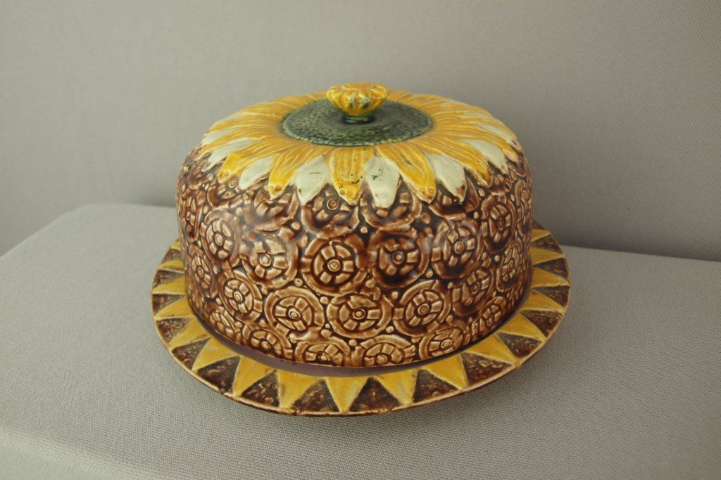 Majolica sunflower covered butter dish with insert, 7"d: Majolica sunflower covered butter dish with insert, 7"d