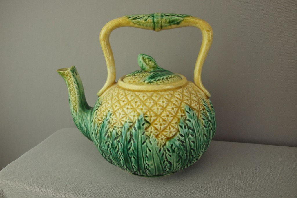 Majolica pineapple teakettle, 8 1/2", spout repair: Majolica pineapple teakettle, 8 1/2", spout repair