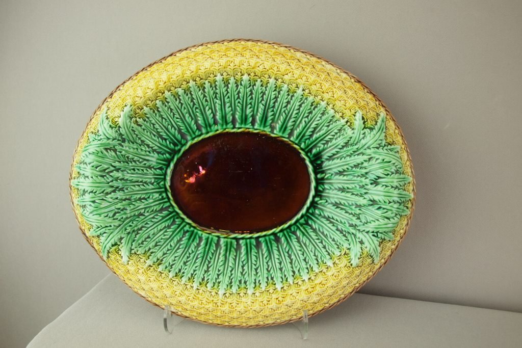 Majolica pineapple platter, nice color, 13": Majolica pineapple platter, nice color, 13"