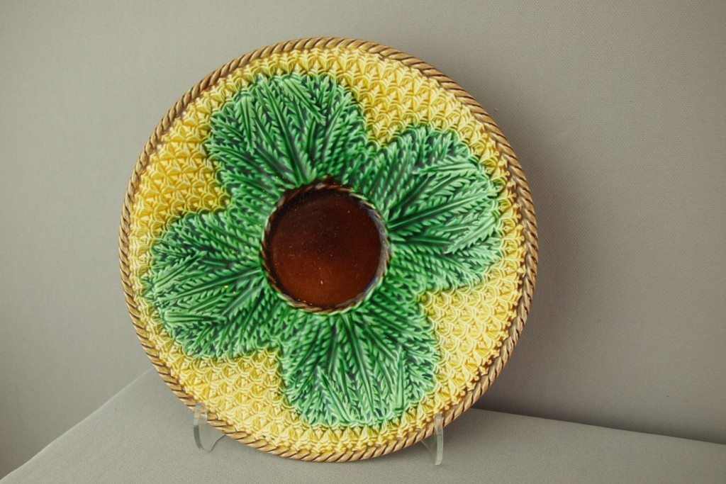 Majolica pineapple plate, 9": Majolica pineapple plate, 9"