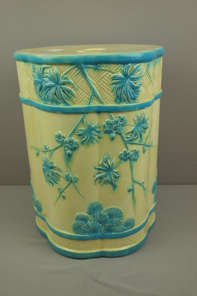 WEDGWOOD majolica cream and turquoise Oriental floral: WEDGWOOD majolica cream and turquoise Oriental floral garden seat, 18", minor hairline