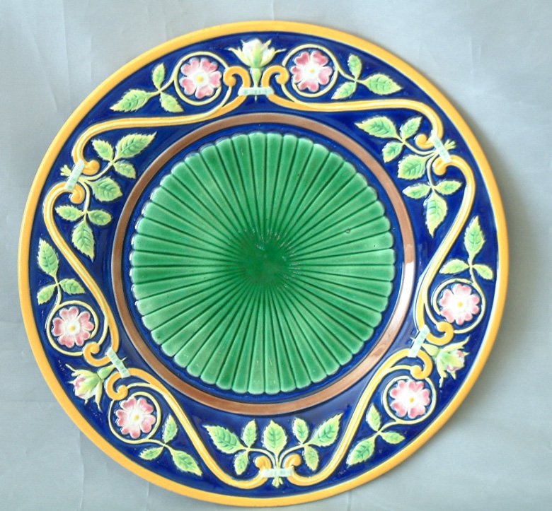 GEORGE JONES majolica cobalt floral plate, great color: GEORGE JONES majolica cobalt floral plate, great color and detail, 9"