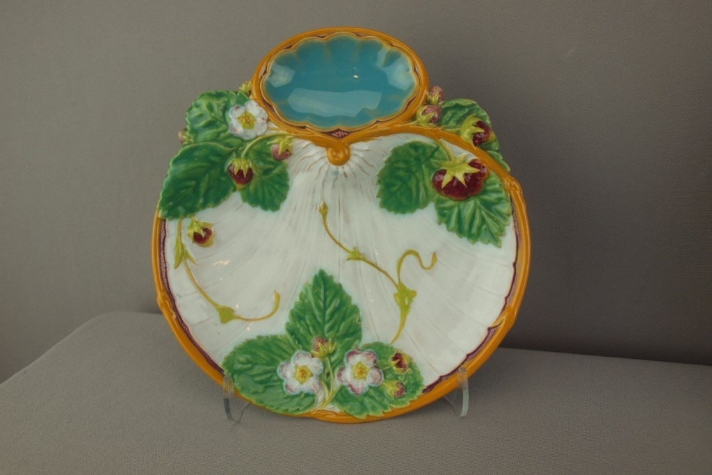 MINTON majolica strawberry and shell plate, 8", shape: MINTON majolica strawberry and shell plate, 8", shape no. 1330