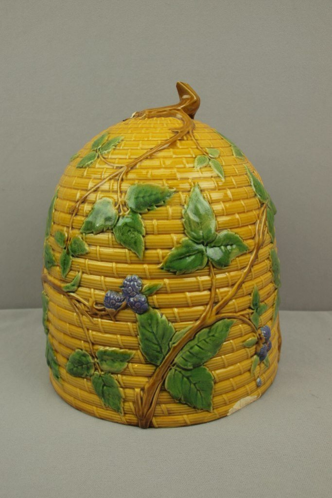 MINTON majolica beehive cheese keeper cover, broken: MINTON majolica beehive cheese keeper cover, broken handle, chip to base rim, 12"h