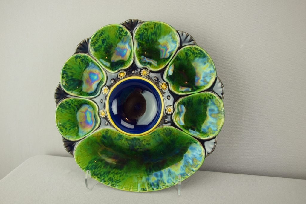 MINTON majolica 6 well oyster plate with cracker well ,: MINTON majolica 6 well oyster plate with cracker well , 9"