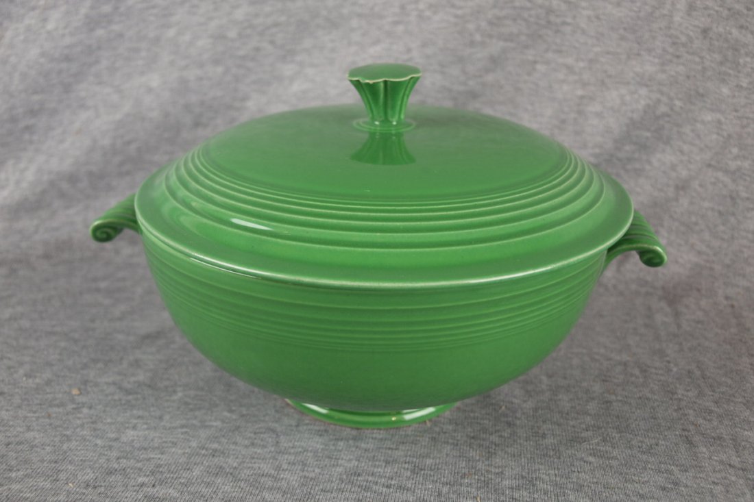 Fiesta casserole, medium green, very minor knick to: Fiesta casserole, medium green, very minor knick to finial