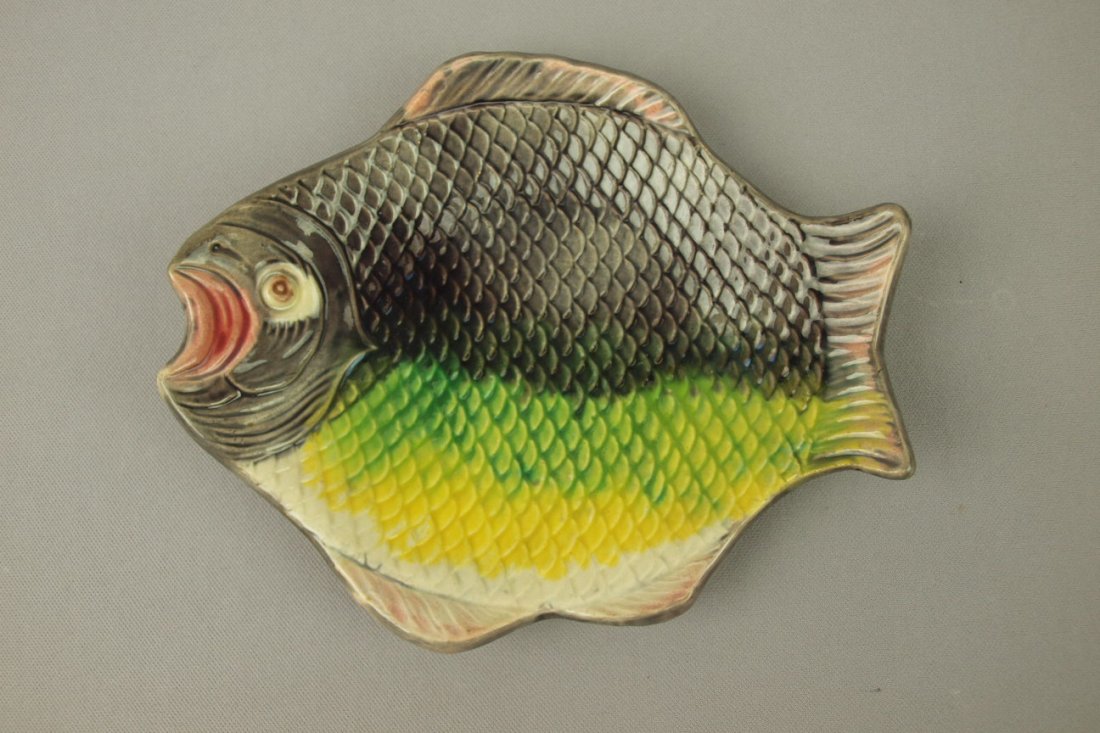 Majolica fish plate, 9": Majolica fish plate, 9"