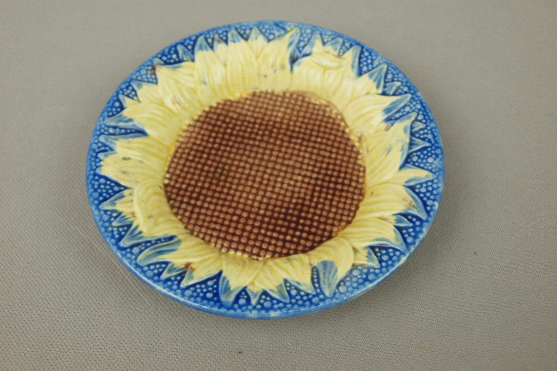 Majolica Etruscan cobalt sunflower sauce dish 5": Majolica Etruscan cobalt sunflower sauce dish 5"