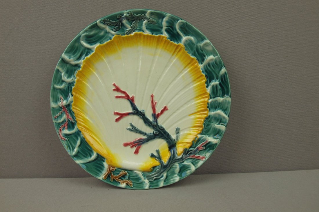 Wedgwood Majolica shell and waves plate 9": Wedgwood Majolica shell and waves plate 9"