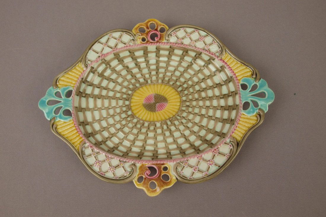 Wedgwood Majolica wicker tray, 10": Wedgwood Majolica wicker tray, 10"