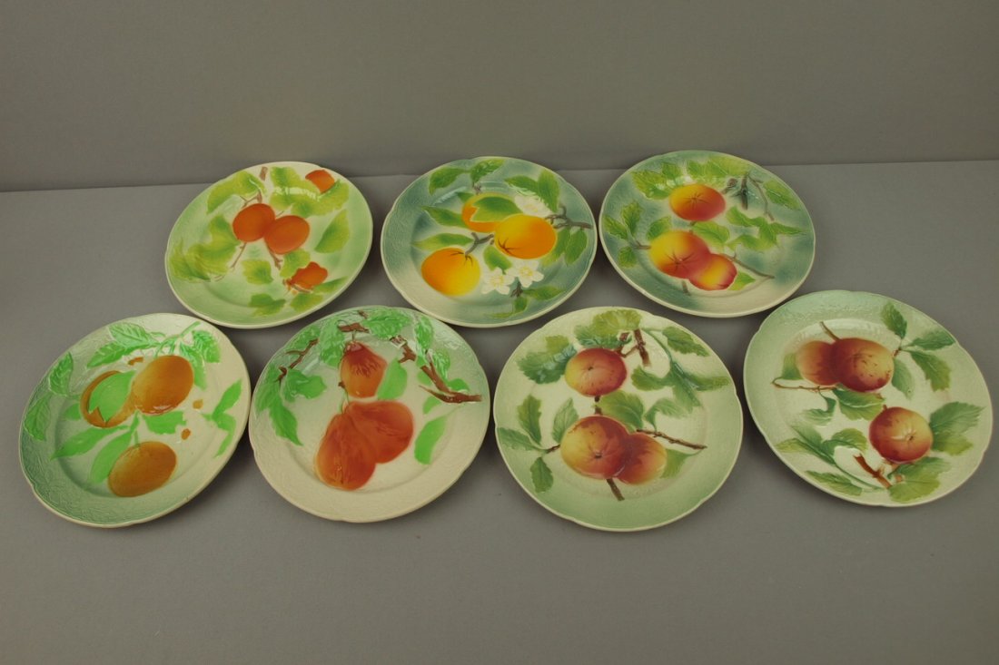 St Clement French Majolica set of 7 - 8 1/2' fruit: St Clement French Majolica set of 7 - 8 1/2' fruit plates