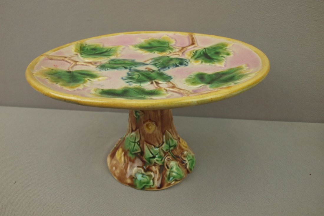 Etruscan Majolica maple leaves cake stand: Etruscan Majolica maple leaves cake stand