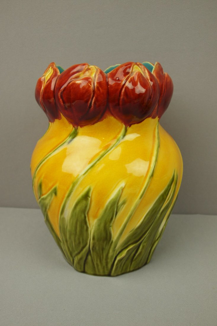 Sarreguemines Majolica tulip vase, #3248 9": Sarreguemines Majolica tulip vase, #3248 9"