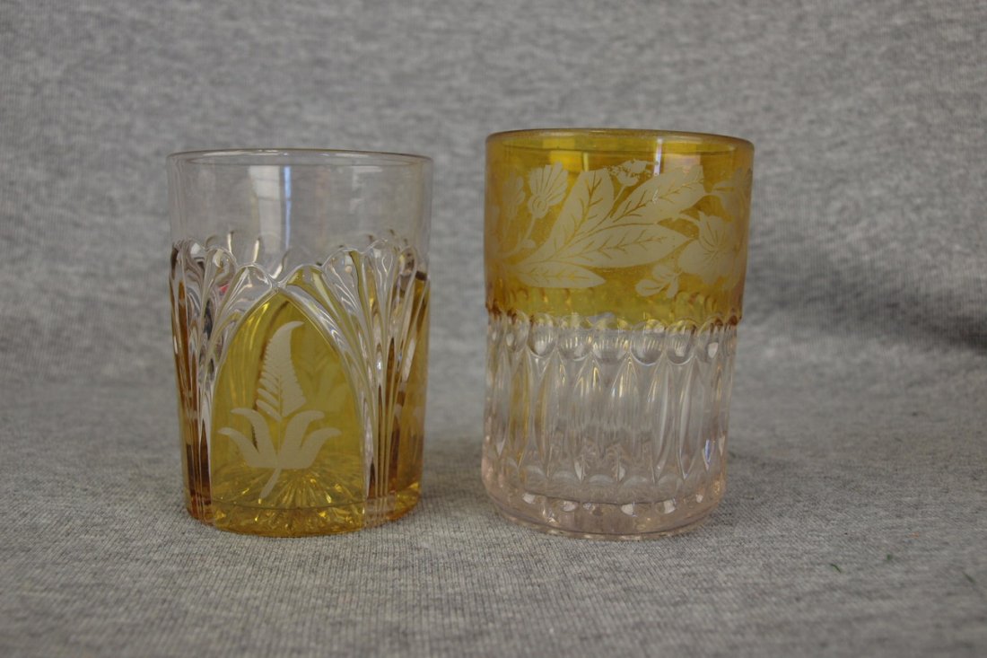 Lot of 2 amber stained tumblers: Lot of 2 amber stained tumblers