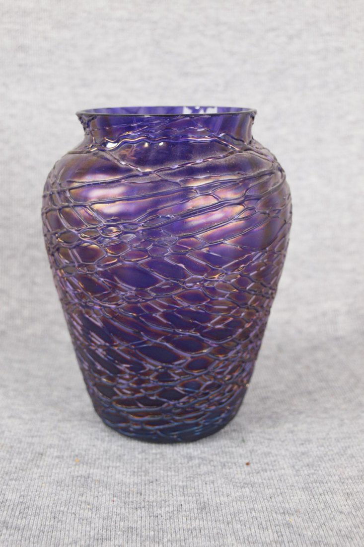 Loetz style art glass amethyst vase, 5 1/4": Loetz style art glass amethyst vase, 5 1/4"