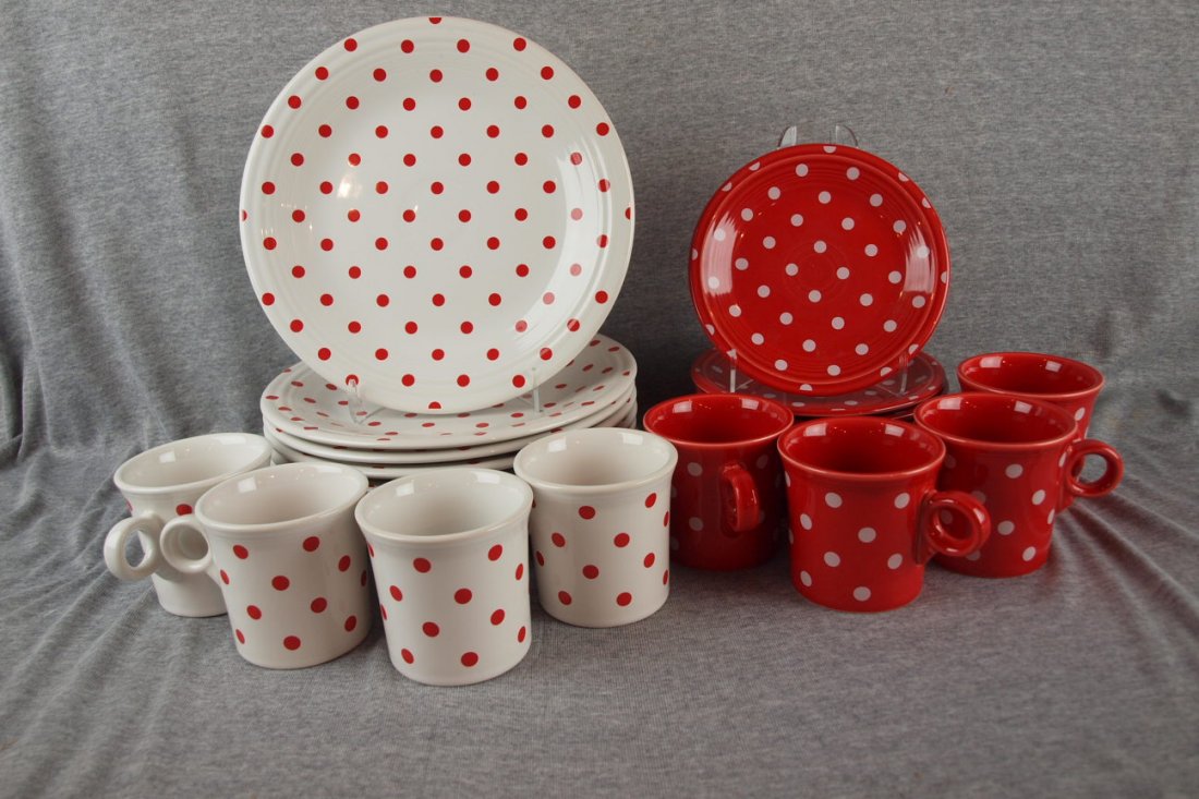 Fiesta post 86 polka dot scarlet & white lot of 26 pcs: Fiesta post 86 polka dot scarlet & white lot of 26 pcs
